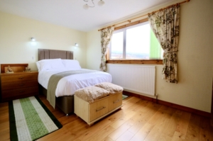 Struie: Small double room with shared bathroom
