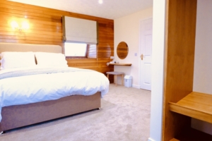 Ben Bhraggie: Spacious Kingsize bedroom with ensuite
