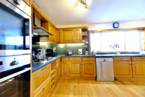 Fully fitted kitchen with everything needed